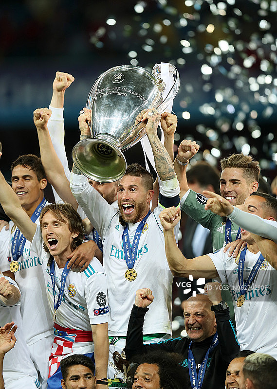 17\/18欧冠决赛:颁奖典礼举行 皇家马德里三连霸